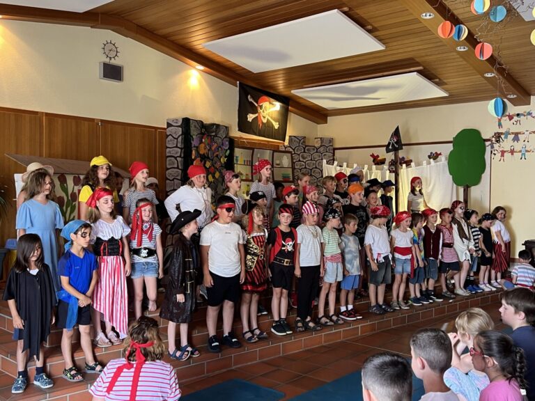 Schulfest mit beeindruckender Musical-Aufführung der Chor-AG