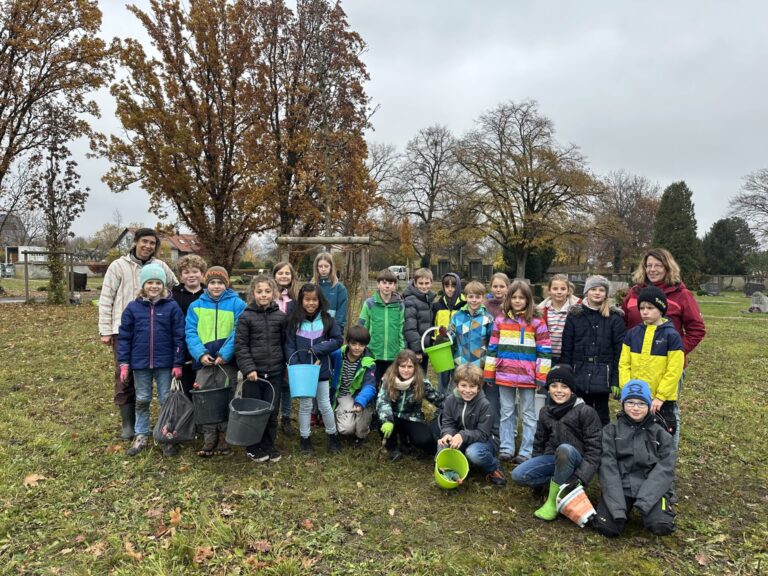 Frühblüher-Aktion der Viertklässler 